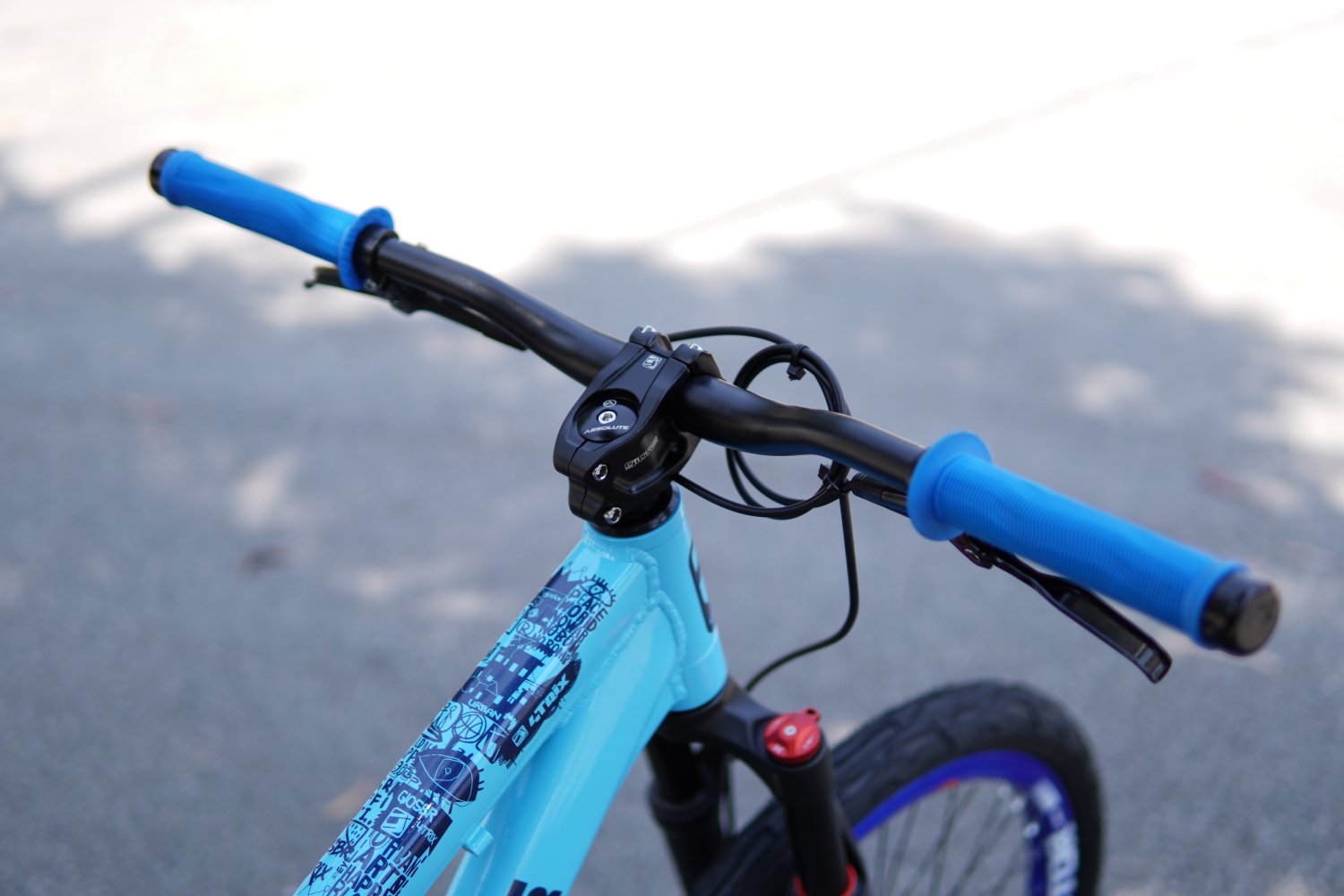 BICICLETA ARO 26 GIOS 4TRIX - AZUL BEBÊ E AZUL C/ AMORTECEDOR - Portal  Wheeling