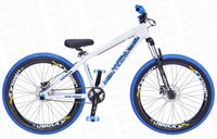 BICICLETA ARO 26" PORTAL WHEELING PERIFA 2.0 - 14,5" - BRANCA E AZUL, PNEU AZUL COM FREIO HIDRAÚLICO SHIMANO