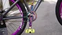 BICICLETA ABSOLUTE BRUTUS ARO 26" - CINZA, ROXO E AMARELO NEON COM FREIO HIDRÁULICO SHIMANO