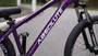 BICICLETA ABSOLUTE BRUTUS ARO 26" - ROXA E PRETA COM FREIO HIDRÁULICO SHIMANO