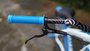 BICICLETA ARO 26 PORTAL WHEELING PERIFA 2.0 - 14,5" - BRANCA E AZUL, PNEU AZUL COM FREIO HIDRAÚLICO SHIMANO