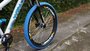 BICICLETA ARO 26 PORTAL WHEELING PERIFA 2.0 - 14,5" - BRANCA E AZUL, PNEU AZUL COM FREIO HIDRAÚLICO SHIMANO