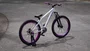 BICICLETA ARO 26" PORTAL WHEELING PERIFA 2.0 - 14,5" - BRANCO E ROXO COM FREIO HIDRAÚLICO SHIMANO COMPLETO