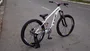 BICICLETA HUPI NAJA ARO 26 - BRANCA E OIL SLICK COM FREIO A DISCO HIDRÁULICO SHIMANO