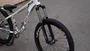 BICICLETA HUPI NAJA ARO 26 - BRANCA E OIL SLICK COM FREIO A DISCO HIDRÁULICO SHIMANO
