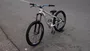 BICICLETA HUPI NAJA ARO 26 - BRANCA E OIL SLICK COM FREIO A DISCO HIDRÁULICO SHIMANO